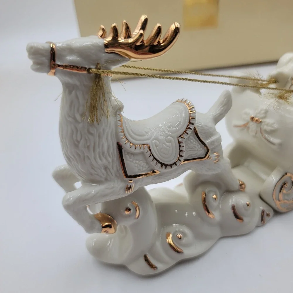 Mikasa Holiday Elegance Santa With Sleigh Fine Porcelain Gold Trim FK001/900
